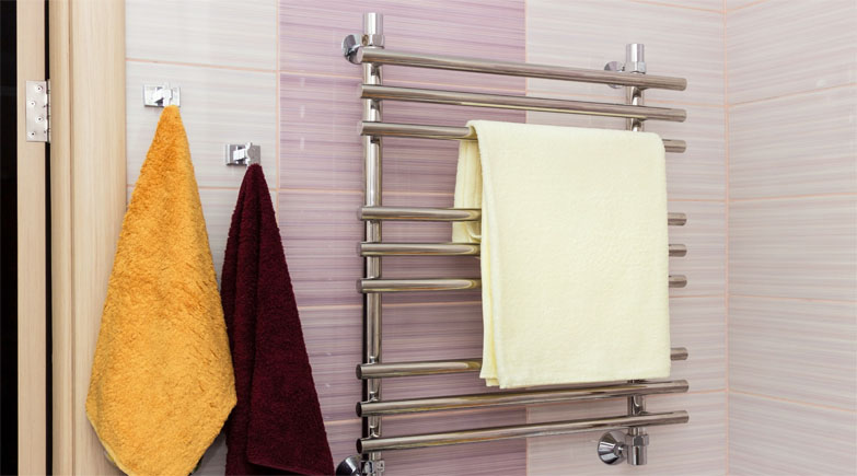 Выбор полотенцесушителя для ванной: виды, конструкция, способы установки