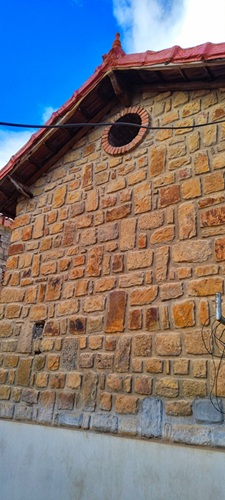 Отделка стен камнем