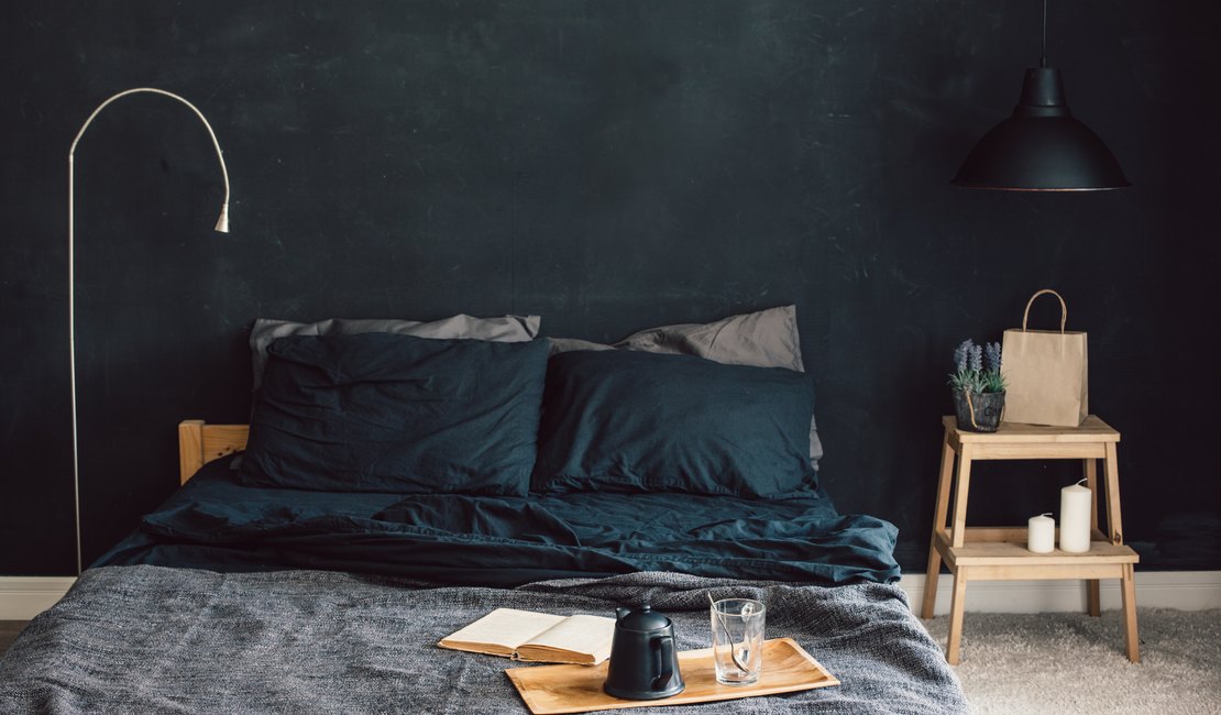 Спальня в оформлении из чёрного цвета